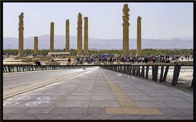ورود خودرو به جاده تخت جمشید ممنوع می‌شود