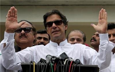 عمران‌خان پیروزی مودی را به وی تبریک گفت