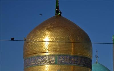 پخش زنده مراسم تعویض پرچم گنبد رضوی از شبکه قرآن و معارف سیما