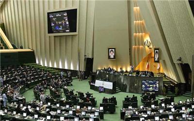 روحانی اخذ عوارض کشتی های عبوری تنگه هرمز را در دستورکار قرار دهد