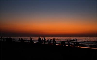 تفریح در ساحل دریای خزر