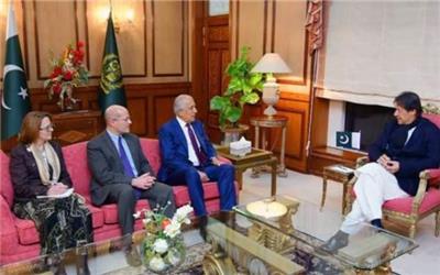 «خلیل زاد» با نخست وزیر پاکستان دیدار کرد