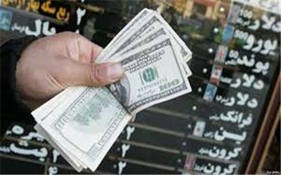 دلار بانکی 200 تومان گران‌تر از صرافی‌