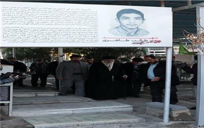 حضور امام خامنه‌ای بر سر مزار شهدای &#171;عملیات مهندسی&#187; + عکس