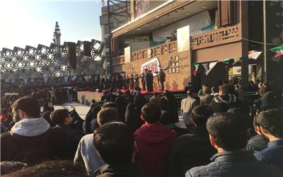حجت‌الاسلام پناهیان: زیبایی‌های معنوی دین را باید به تصویر کشید/ حضور خانواده مرضیه هاشمی در اجتماع دختران انقلاب/ تقدیر از خانواده شهدا در میدان امام حسین (ع)