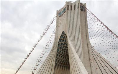 برج آزادی  به مناسبت 22 بهمن تعطیل است