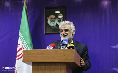 برخی دانشگاه آزاد را رقیب دولت می‌دانند