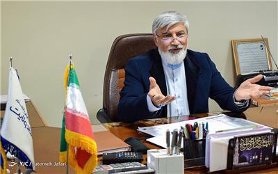 هیچ کس فکرش را هم نمی‌کرد علمای دینی بتوانند انقلاب کنند/ منافقین نسبت به امام و نیروهای انقلابی کینه داشتند و دارند/ ماجرای پلاکارد پشت سر امام در بهشت زهرا (س) چه بود؟!