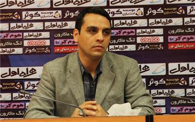 فتاحی: دیدار پرسپولیس و فولاد با 15 دقیقه تاخیر برگزار می‌شود