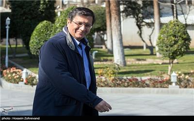 همتی: تصمیم جدید دولت درباره واردکنندگان ارز امروز ابلاغ می‌شود