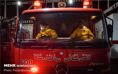 ضد عفونی اماکن عمومی توسط آتش‌نشانان رشت